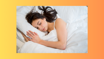 気持ちよさそうに眠る女性